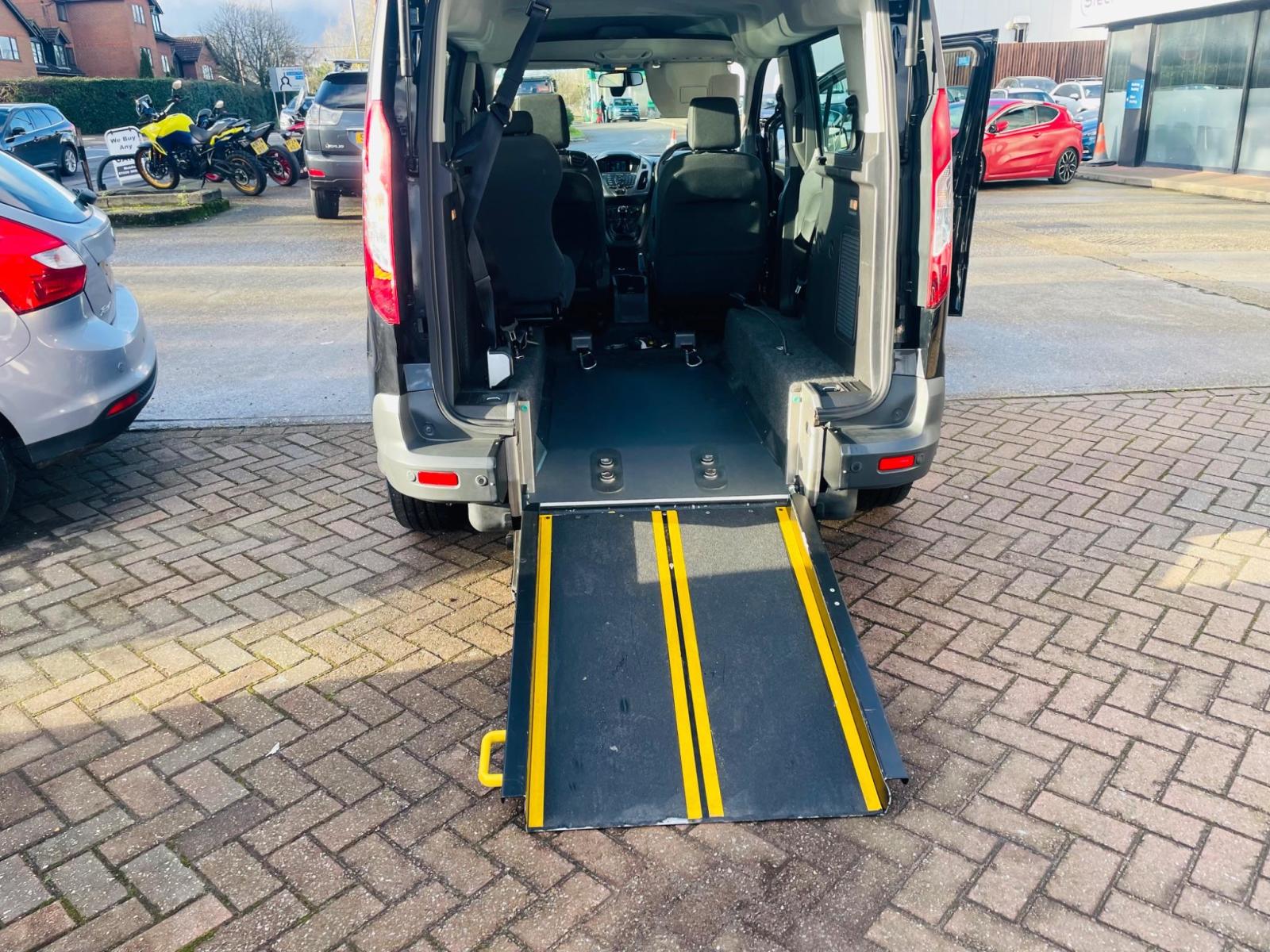 Ford Tourneo Connect 1.6 TDCi Zetec 5dr