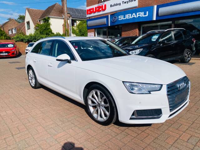 Audi A4 2.0 35 TFSI Sport 5dr Estate Petrol White