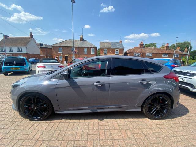 2018 Ford Focus 2.0T EcoBoost ST-3 Navigation 5dr