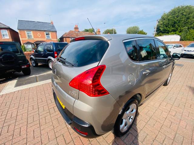 2011 Peugeot 3008 1.6 e-HDi 112 Exclusive 5dr EGC